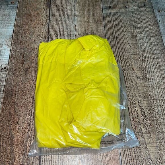 VTG 90’s 1993  Six Flags Bugs Bunny Rain Poncho Yellow Vinyl Adult Size - Picture 2 of 3